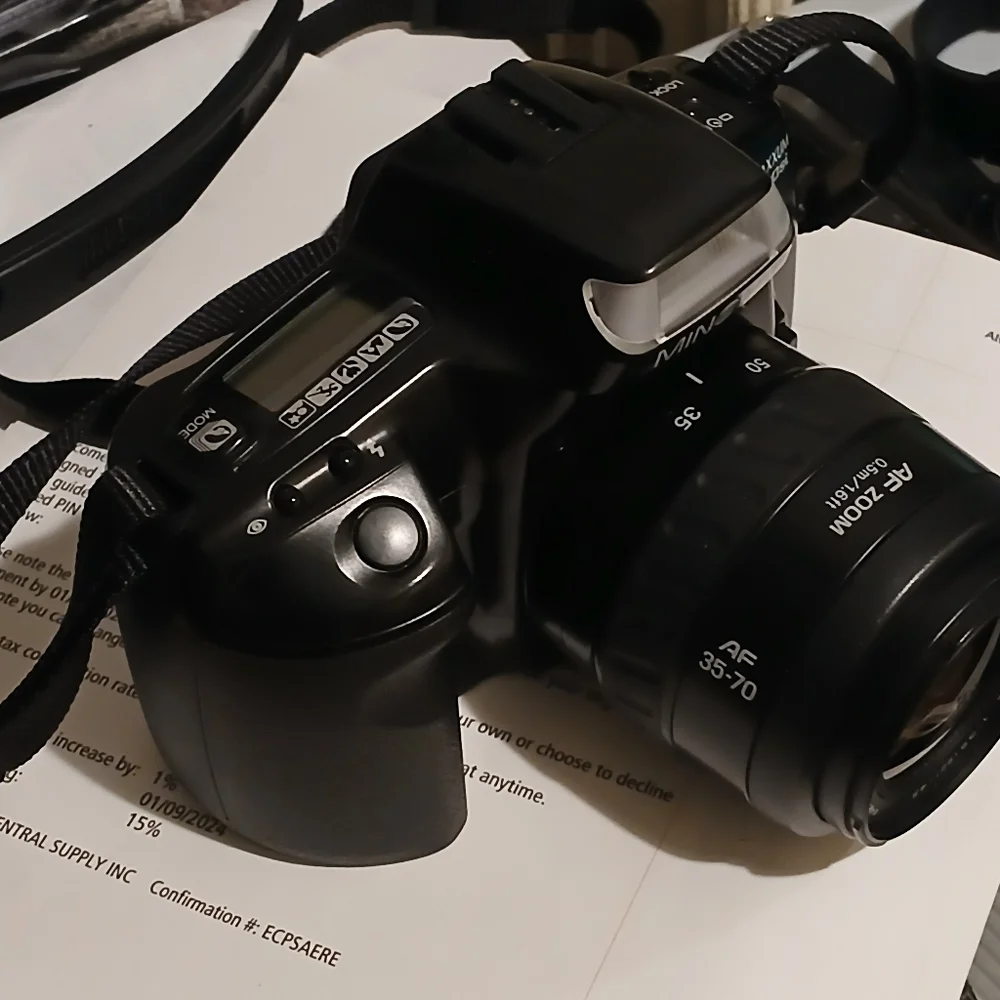 Black MINOLTA 300SI W/NOVA 1 LOWEPRO Case...MUST GO!!! ALL OFFERS WELCOME!!!